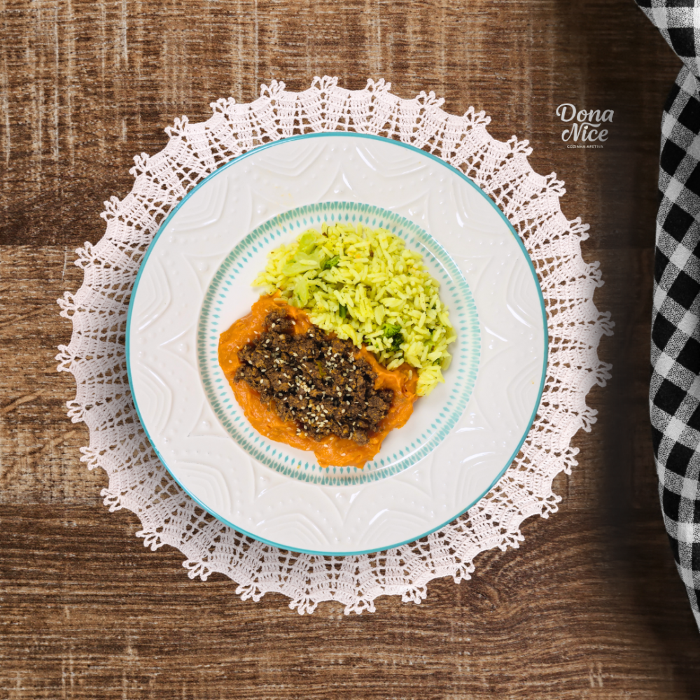 carne ao creme de jerimum e arroz com brocolis